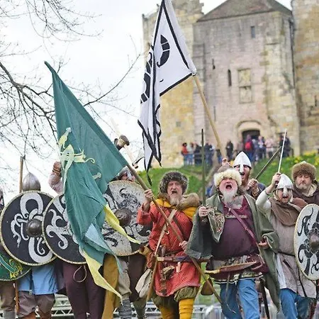 Cosy Riverside - Free Parking