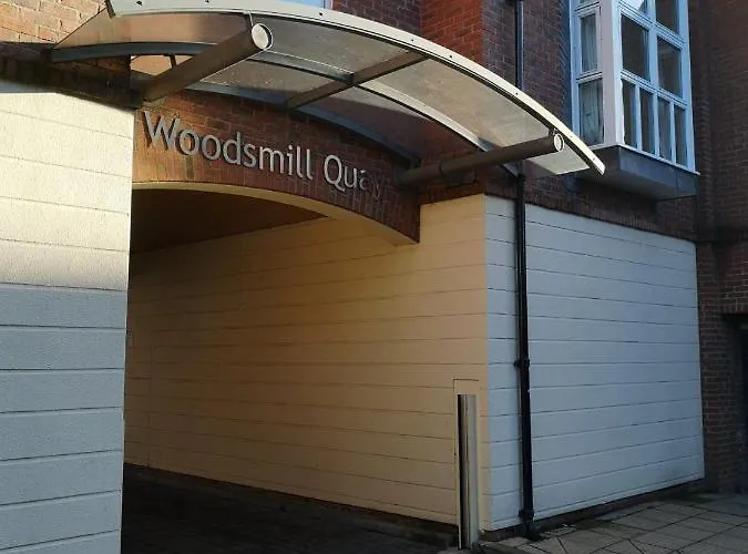 Cosy Riverside - Free Parking *