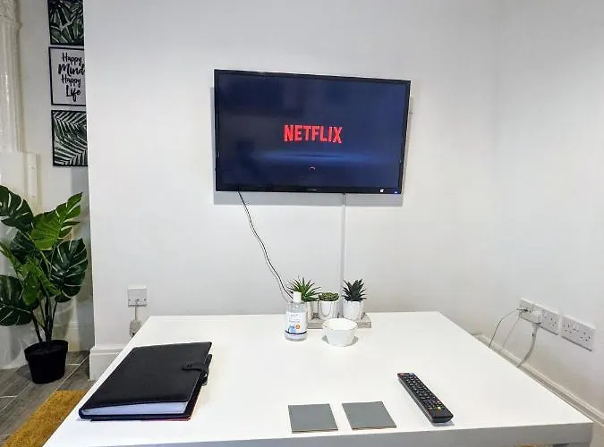 Cosy Riverside - Free Parking