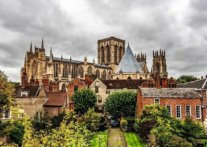 Cosy Riverside - Free Parking