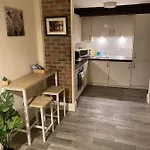 Cosy Riverside - Woodsmill Quay Free Parking Apartment *