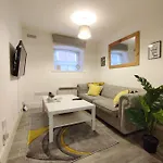 Cosy Riverside - Woodsmill Quay Free Parking Apartment