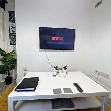 Cosy Riverside - Free Parking