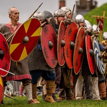 Cosy Riverside - Free Parking *