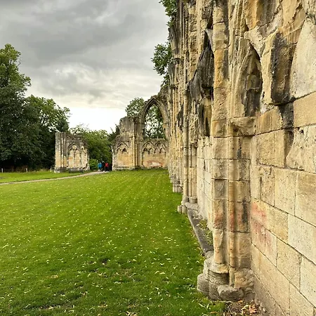 Cosy Riverside - Free Parking